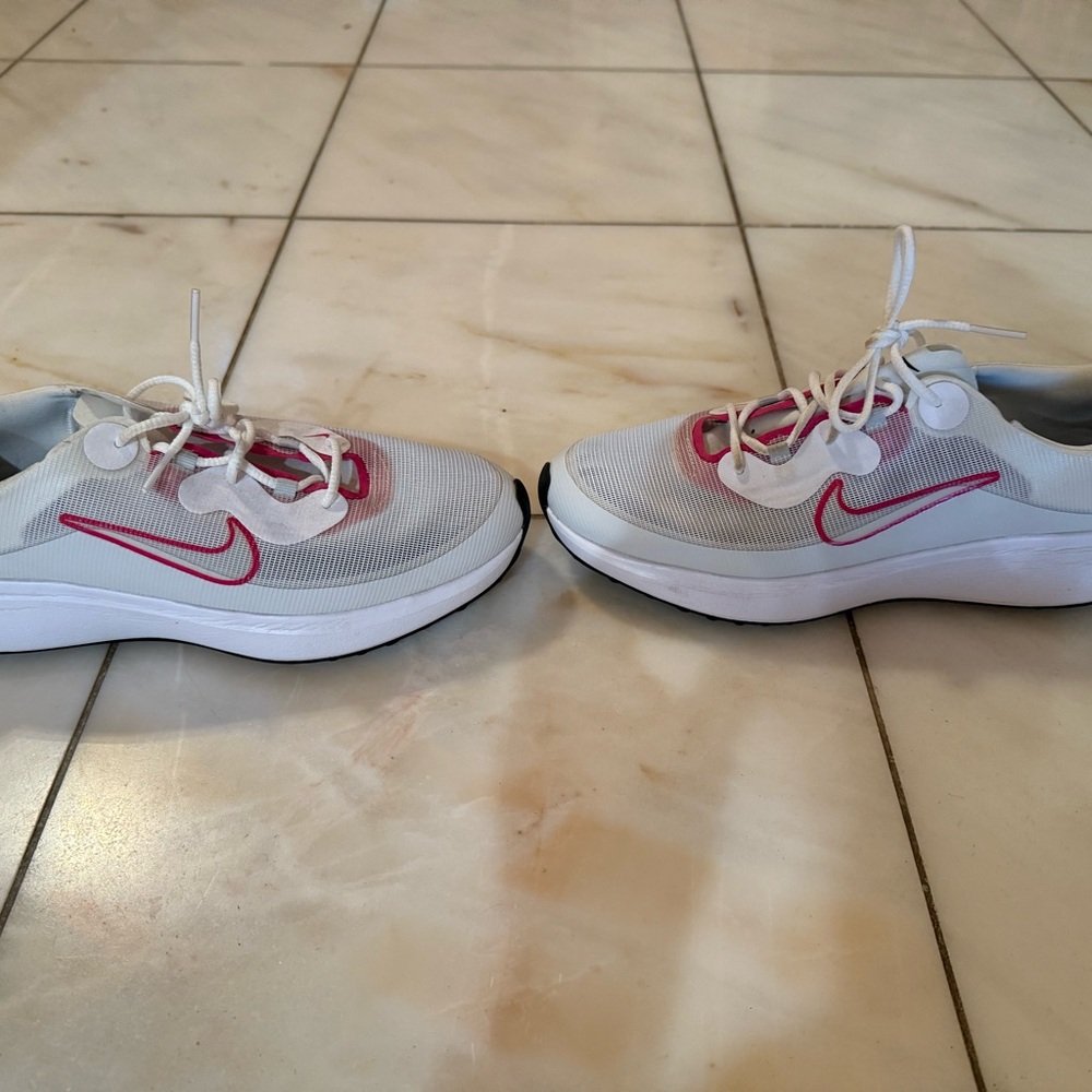 Nike Women’s White and Pink Golf Sneakers